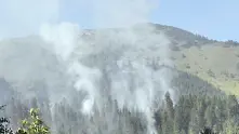 Пожарът в Рила продължава да бушува, няма опасност за манастира