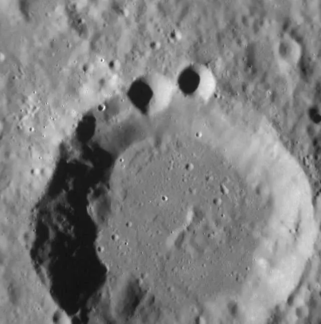 Кратер на Меркурий прилича на Бисквитеното чудовище