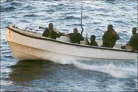Сомалийски пирати обстрелваха патрули на НАТО