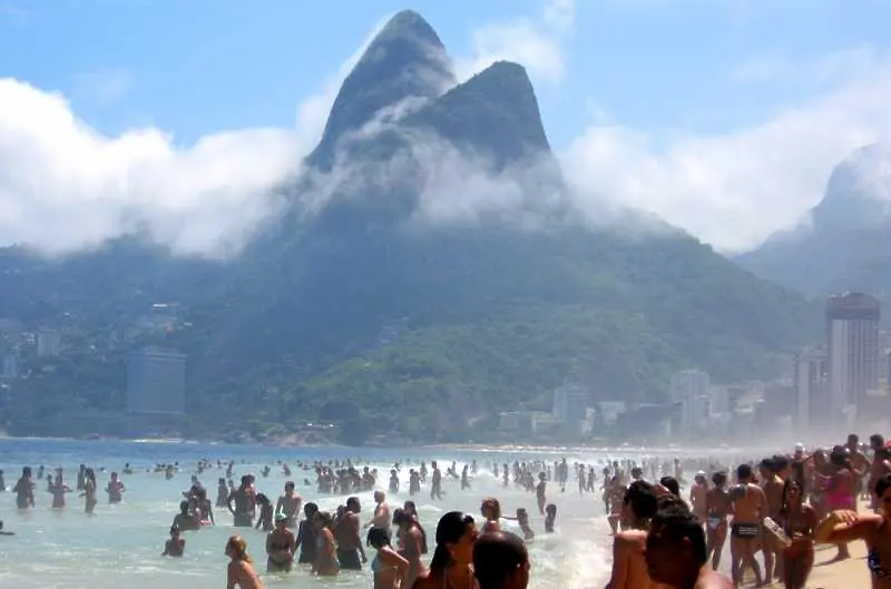 Свят, населен от бразилци