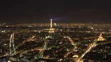 Париж потъва в мрак от чувство за приличие