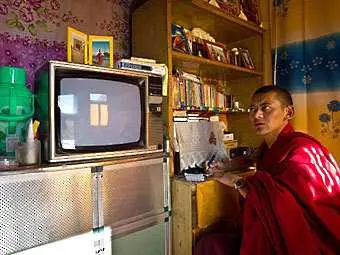Китай конфискува телевизорите на тибетските монаси