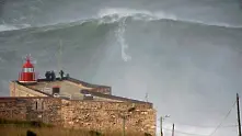 Сърфист превзе 30-метрова вълна (видео)