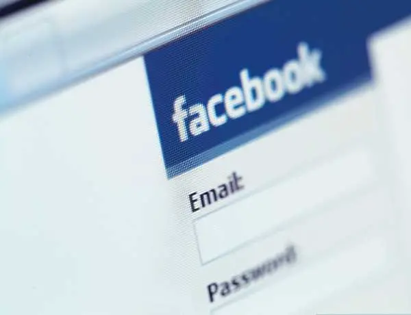 Осъдиха тийнейджърка на 1 година лишаване от Facebook