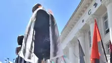 ВМРО гори чучела пред Съдебната палата