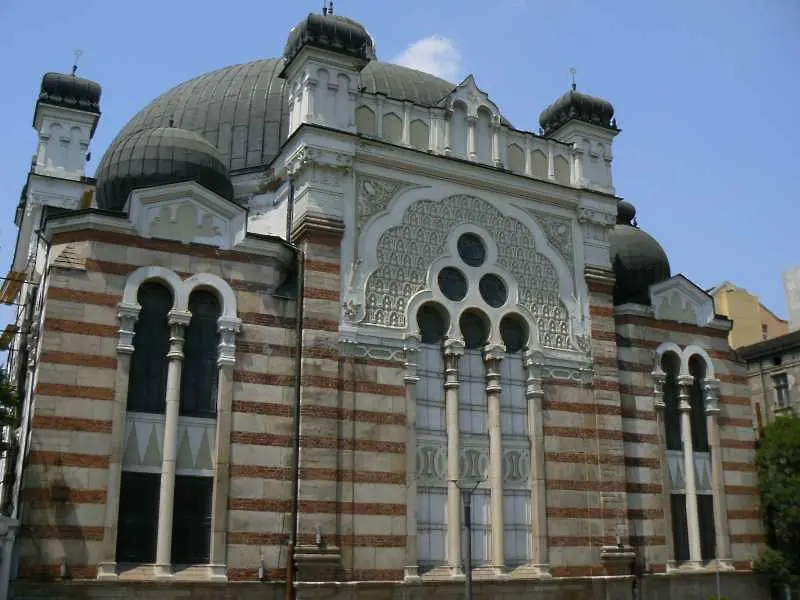 Синагогата в София била проучвана от терористи?   