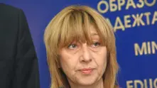 Министърът на образованието уволнява виновните за отпадането на стихотворения от Ботев   