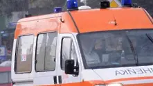 Такси се вряза в спирка на Цариградско шосе, 12 са ранени