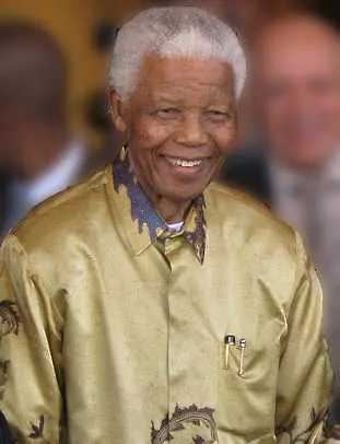 Нелсън Мандела навърши 95 години в болница