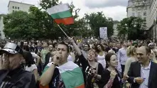 „Икономист” със статия за протестите в България под заглавие „Орешарски! Олигарски”