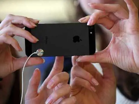 Новият iPhone със сензор за отпечатъци?