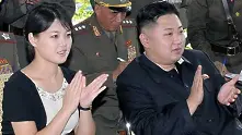 Ким Чен Ун се показа със съпругата си