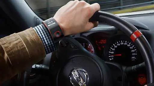 Nissan представи умен часовник за шофьори