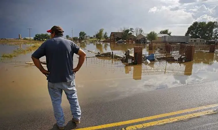 Стотици са изчезнали при опустошителните наводнения в щата Колорадо