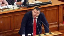 КС решава дали Делян Пеевски има право да бъде депутат