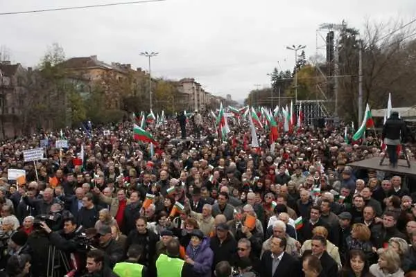 Митингът в подкрепа на правителството блокира Орлов мост