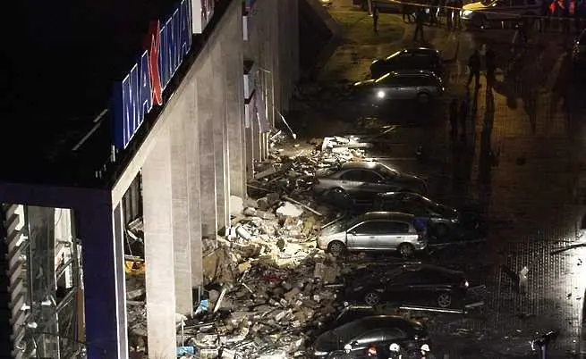 18 загинали, десетки ранени при срутил се таван на супермаркет в Рига