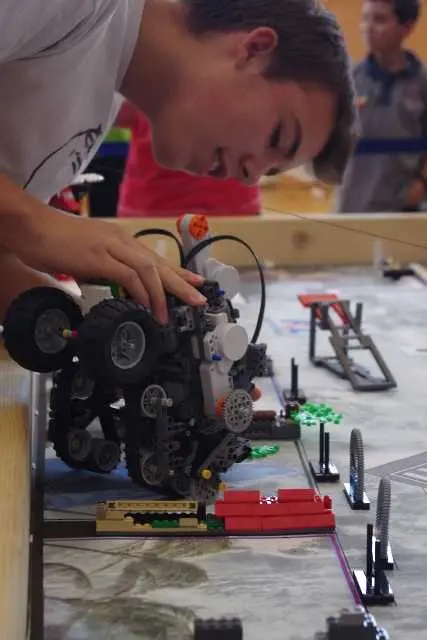 150 български ученици се включват в най-голямото международно състезание по роботика 