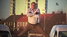 Кметът на шведски град засне пародия на клипа с Жан-Клод Ван Дам (видео)