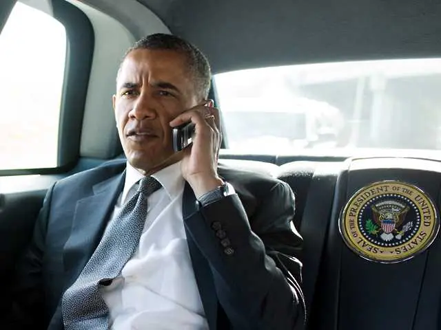 Забранили на Обама да говори по iPhone
