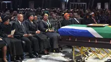 Погребват Нелсън Мандела в Куну (на живо)