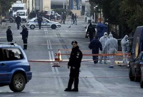 Стреляха с автомати по резиденцията на германския посланик в Атина