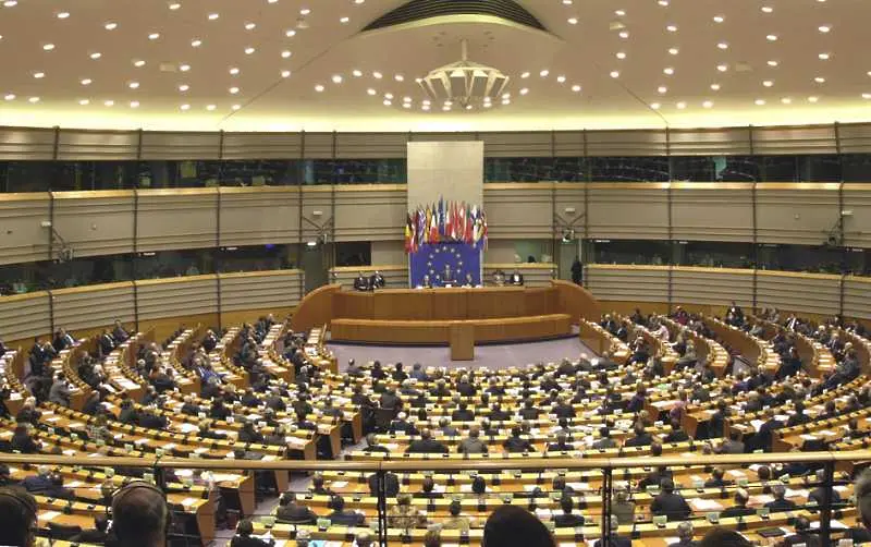 Европарламентът се обяви против призивите за ограничаване на свободния трудов пазар