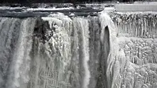Ниагарският водопад замръзна (снимки)