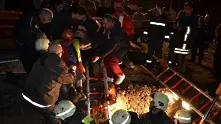 Спасиха работник, затрупан под тонове земя