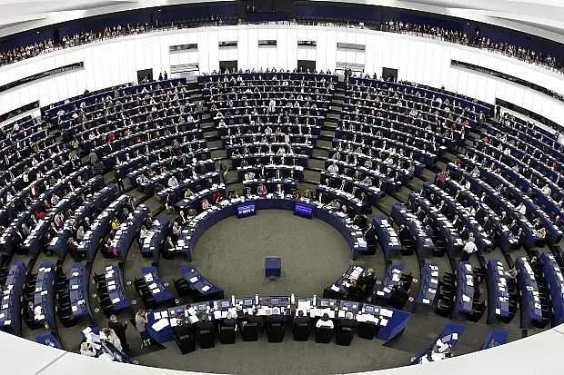 Европарламентът прие пакет от мерки в защита на туристите