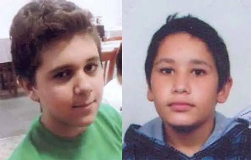 Издирват две 13-годишни момчета