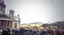 Десетки арестувани на антивоенни митинги в Русия