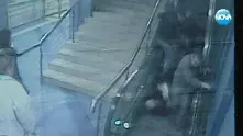 Паднал от ескалатор ще съди метрото