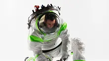 НАСА пита кой космически костюм харесвате повече