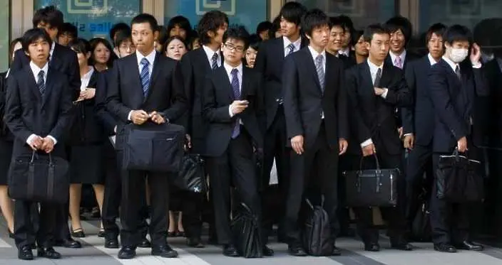 Японците махат сака и вратовръзки, за да пестят ток