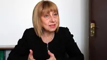 Анелия Клисарова: Матурите няма да бъдат провалени