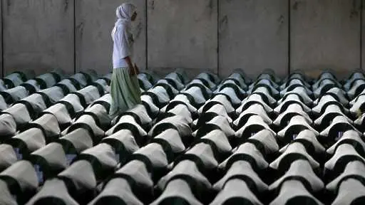 Холандия виновна за 300 от жертвите в Сребреница
