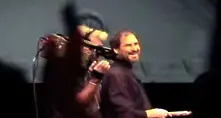 Стив Джобс екзалтира публиката, като демонстрира wi-fi (видео от 1999 г.)