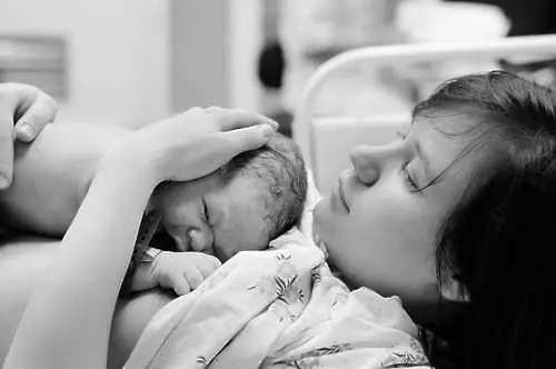 Жена роди за пръв път след присаждане на матка