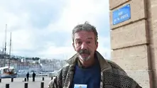 Бездомните в Марсилия белязани с жълта значка