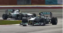 Формула 1: „Мерцедес” са най-бързи след сезонните тестове
