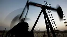 Цената на петрола бележи нов минимум