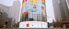Красив стенопис подготвя откриването на 11-ия Apple Store в Китай