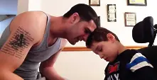 8-годишният Джаред не може да ходи или да говори. Но когато баща му запее, той се изпълва с живот