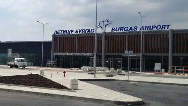 Самолет се приземи аварийно на Летище Бургас заради смъртен случай