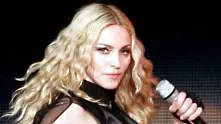 Мадона падна на сцената на наградите Брит