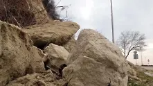 Взривяват опасните скални късове по пътя Девин - Кричим