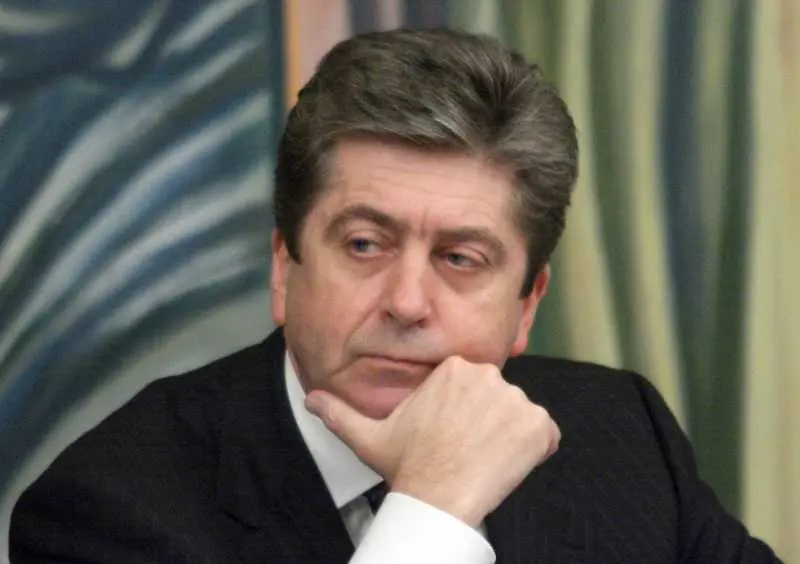Първанов подава оставка заради подкрепата на АБВ за новия заем