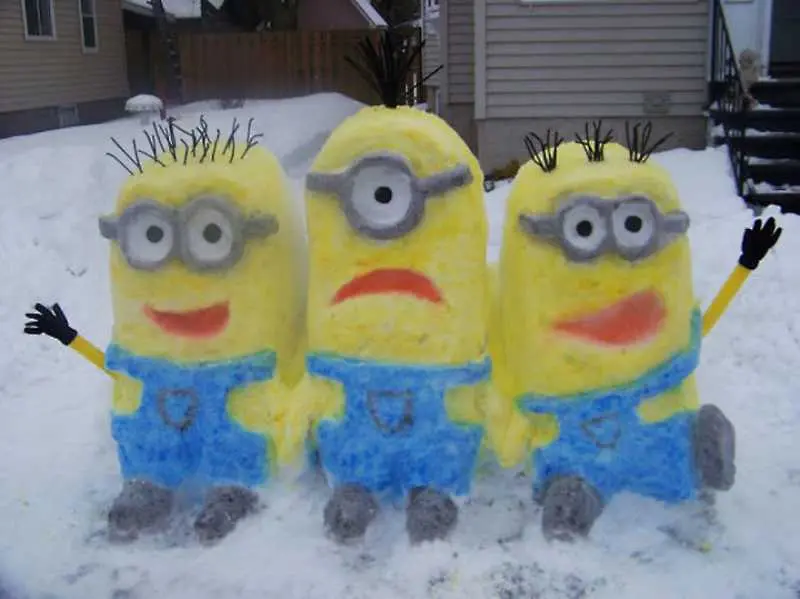 Фотосмях: снежни скулптури