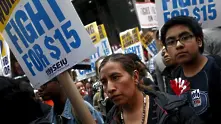 Хиляди на протест на увеличаване на минималната заплата в САЩ